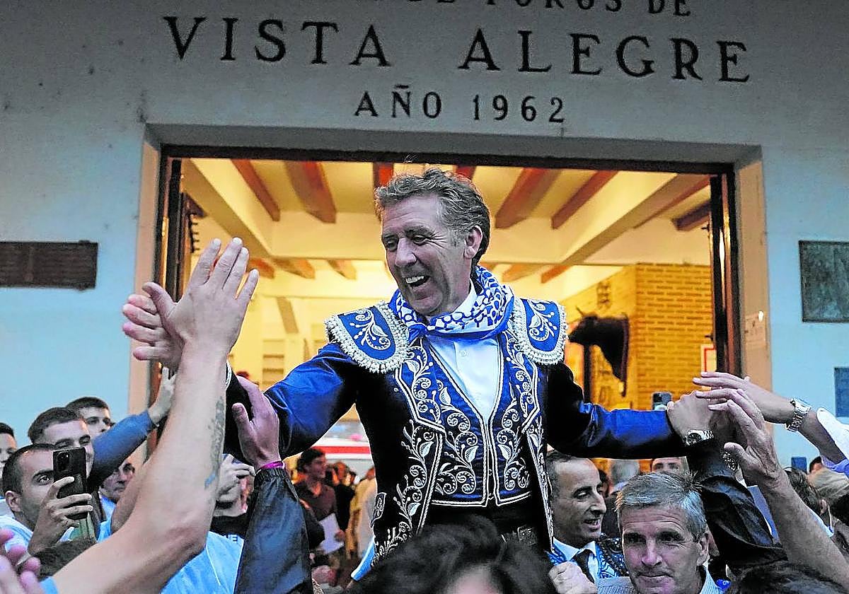 Hermoso de Mendoza cortó dos orejas al segundo de su lote y salió por la puerta grande en su última faena en Vista Alegre.