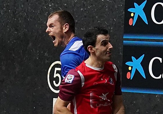 Laso celebra un tanto ante la desesperación del Altuna III.