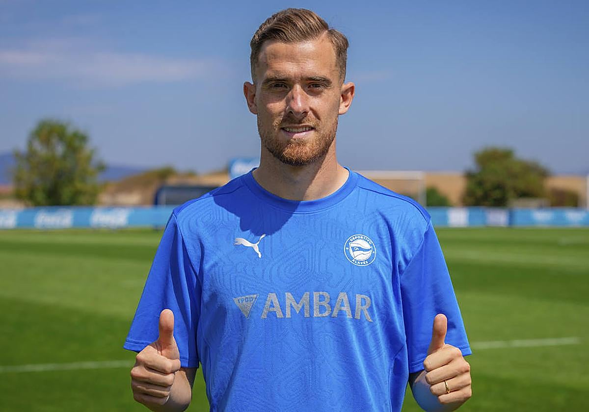 Toni Martínez completa el trío de &#039;9&#039; del Deportivo Alavés