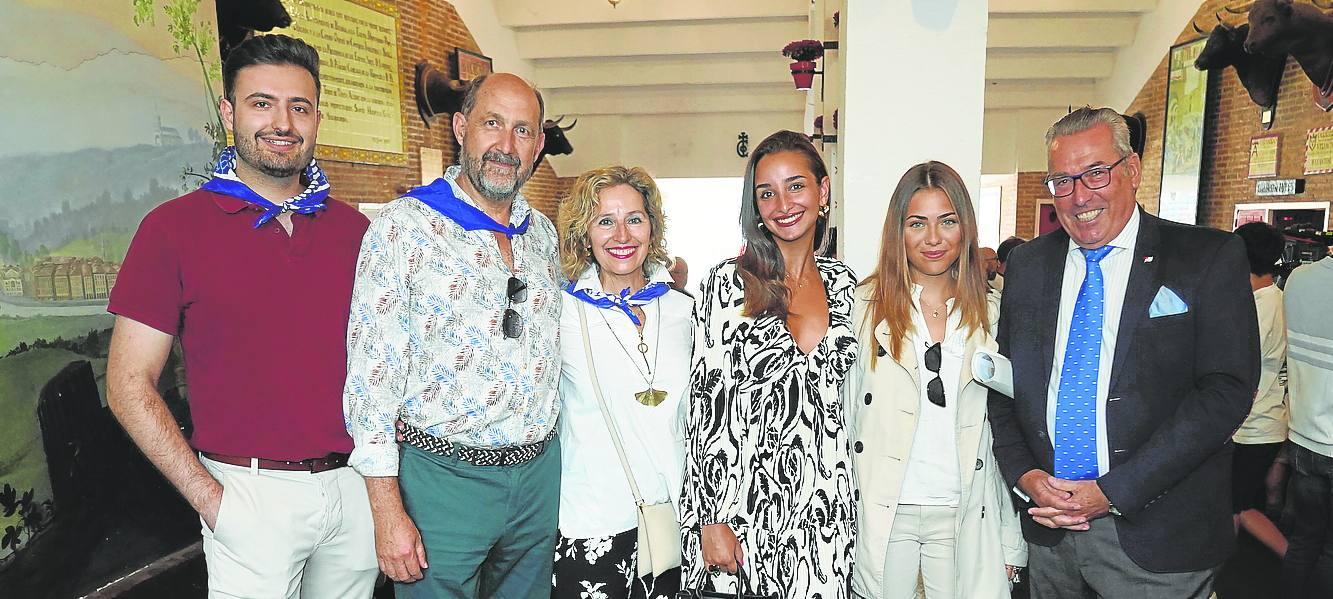 José Antonio Guerrero Serrano, José Antonio Guerrero Molina, Ana, Inés e Irene Serrano y Marcelino Gorbeña. 