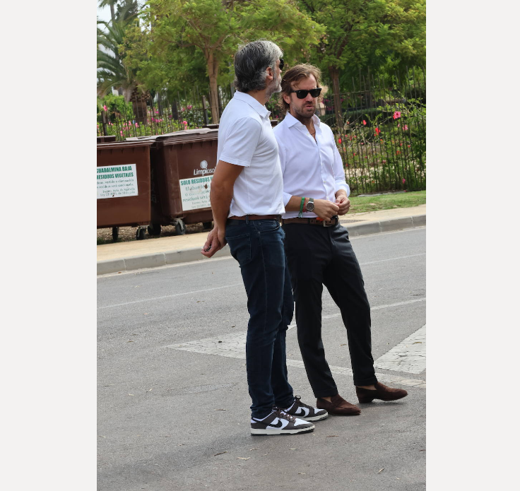 Rosauro Varo y Alfonso de Borbón llegando a la misa funeral por Caritina Goyanes.