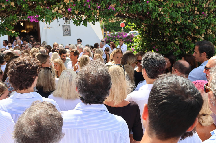 Familiares y amigos despiden a Caritina Goyanes en Marbella