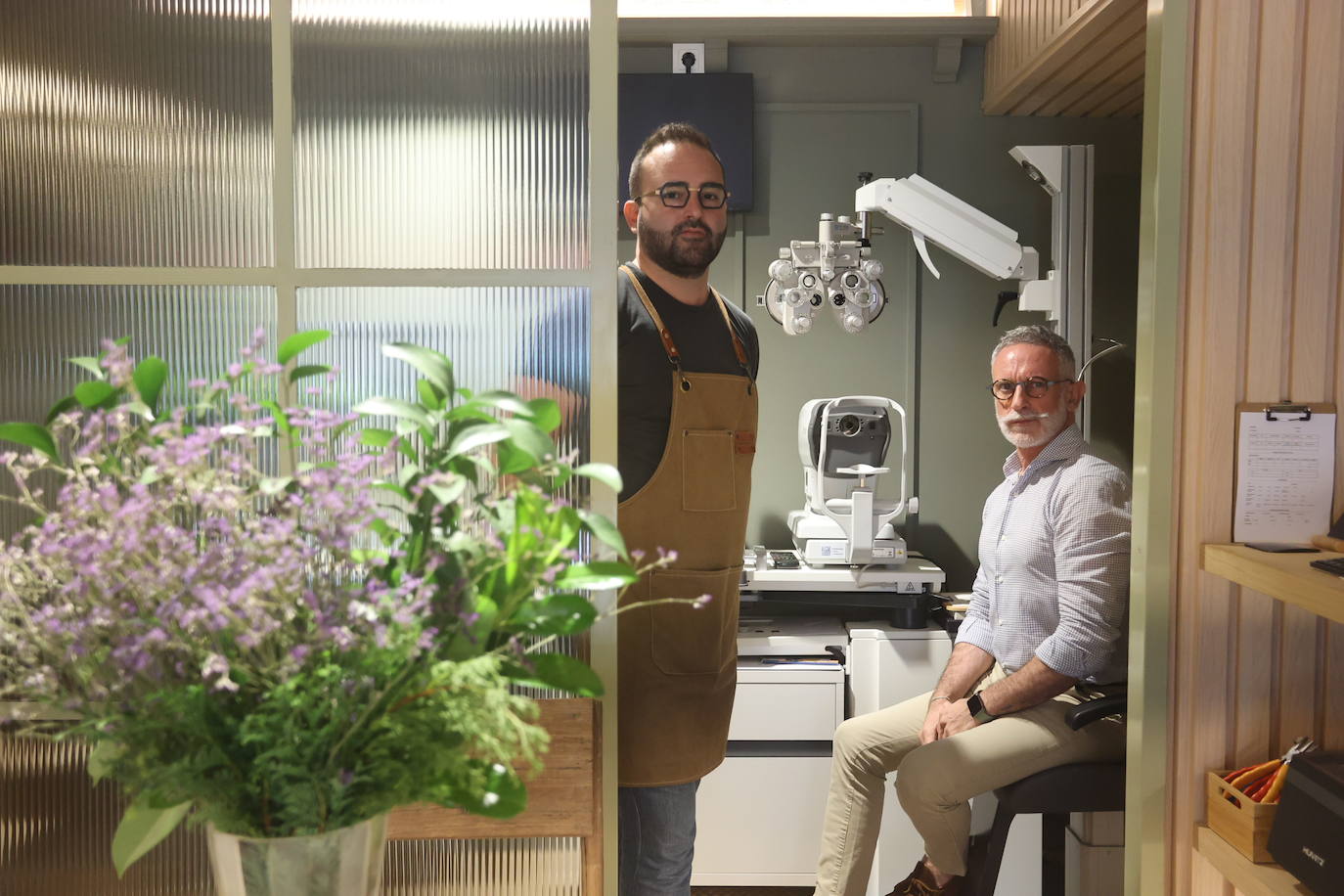 Boutique parece, óptica es: el matrimonio que ha abierto una tienda de gafas de diseño en Bilbao