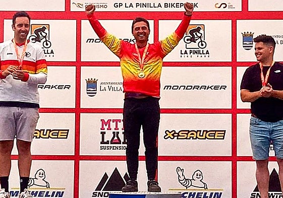 Ocupó el lugar más alto del podio en el Campeonato de España y en la Copa de España de descenso en bicicleta de montaña categoría Máster 40.