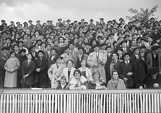 La grada de Mendizorroza hace un siglo.