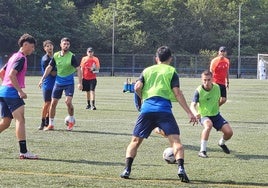 Imagen del entrenamiento de este miércoles en Txolon.