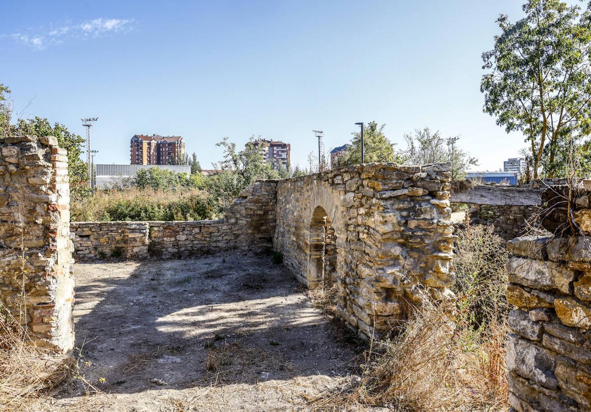 Las ruinas del caserío serán «restauradas» para que formen parte del jardín.