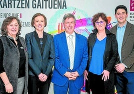 Isabel Elizalde, Ana Urkiza, Patxi Juaristi, Beatriz Akizu y Joseba Bergaretxe, en la presentación del congreso.