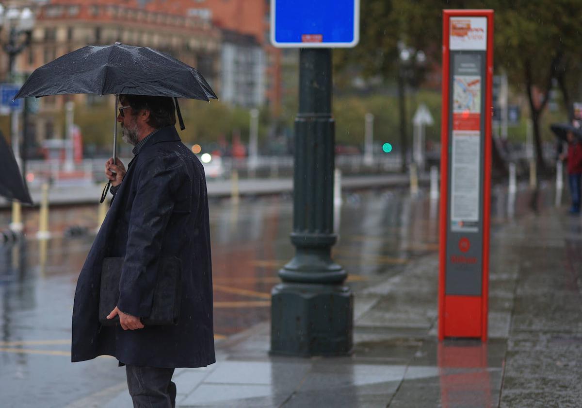 Bizkaia inicia la semana con otro aviso amarillo por tormentas y chubascos moderados