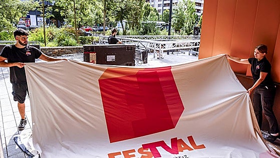 Un FesTVal histórico y la Vuelta llenan los hoteles y «animan» el inicio de curso en Vitoria