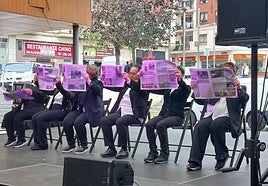 Actuación de teatro del Aula de Empoderamiento durante el pasado 25N en el parque Gernika.