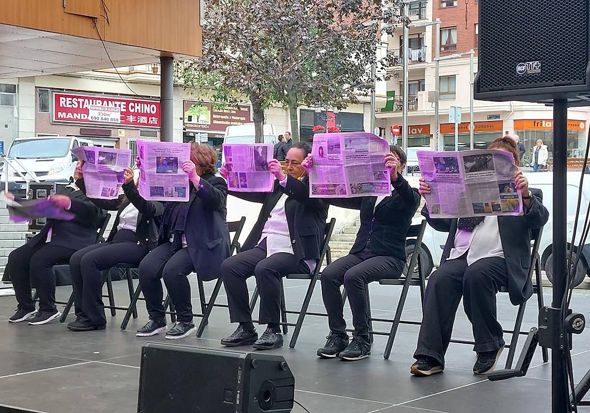Actuación de teatro del Aula de Empoderamiento durante el pasado 25N en el parque Gernika.