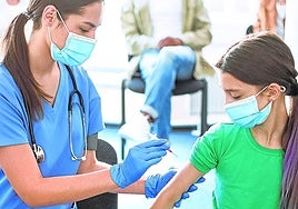 La vacuna del papiloma humano comenzó a administrarse en Euskadi en el año 2007 a niñas nacidas en 1995.