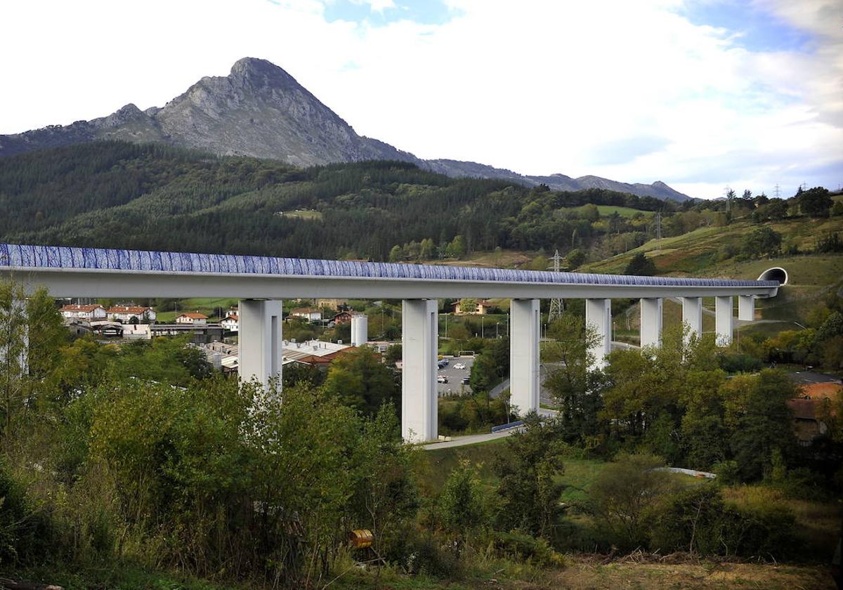 El Parlamento navarro rechaza la alternativa de Vitoria como conexión a la Y vasca