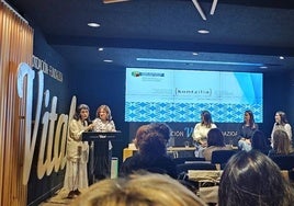 La consejera Nerea Melgosa ha presentado la convocatoria de ayudas a la asociación de mujeres empresarias de Álava Ampea en un acto en Vitoria.