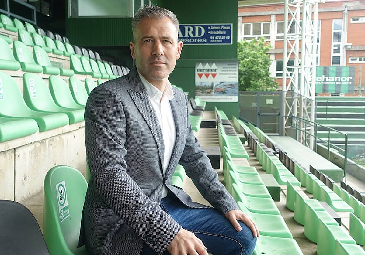 Roberto Sáez durante su etapa como director deportivo del Sestao River.