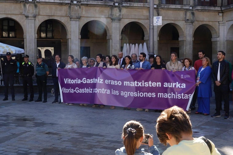 Concentración en Vitoria para denunciar el último caso de violencia de género.