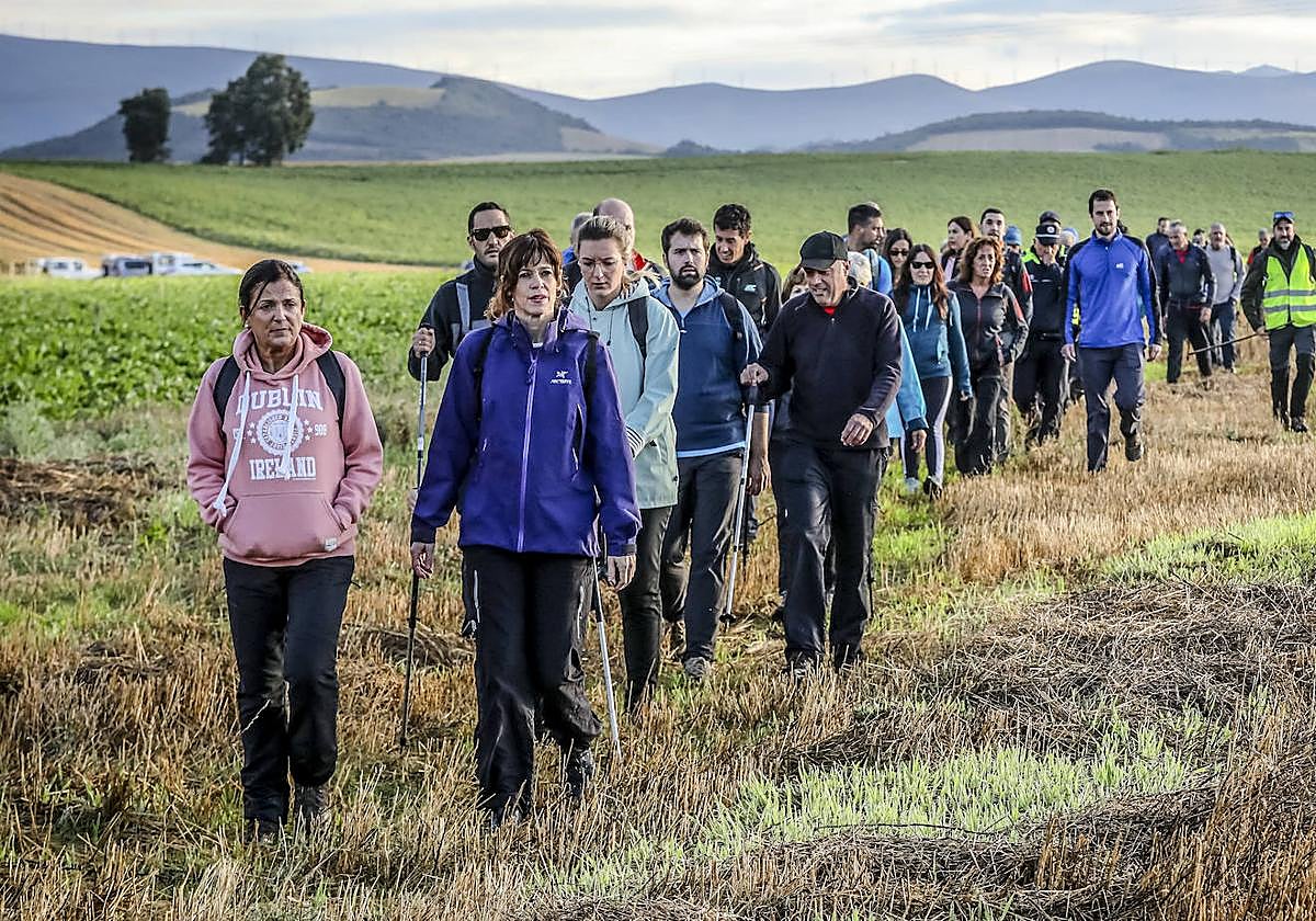 Maider Etxebarria junto a Beatriz Artolazabal encabezan el grupo de concejales que se han apuntado a la tradicional marcha.