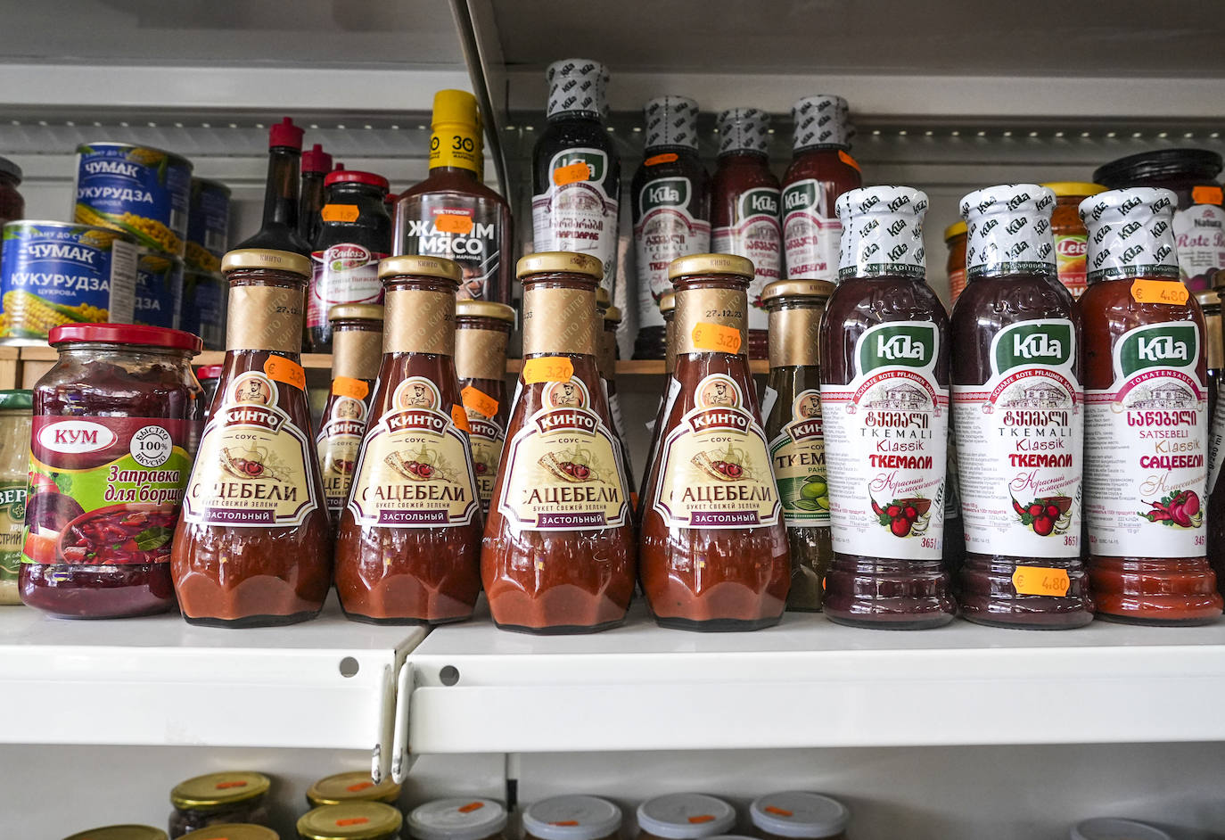 Imagen principal - Salsa de tomate, cervezas y helados ucranianos.