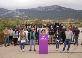 Asociados de ABRA, durante la lectura del manifiesto que ha abierto Itxaso Compañón.