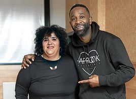 Aiora Renteria (Zea Mays) y el rapero y activista Betto Snay, que actúan respectivamente como madrina y coordinador del proyecto.