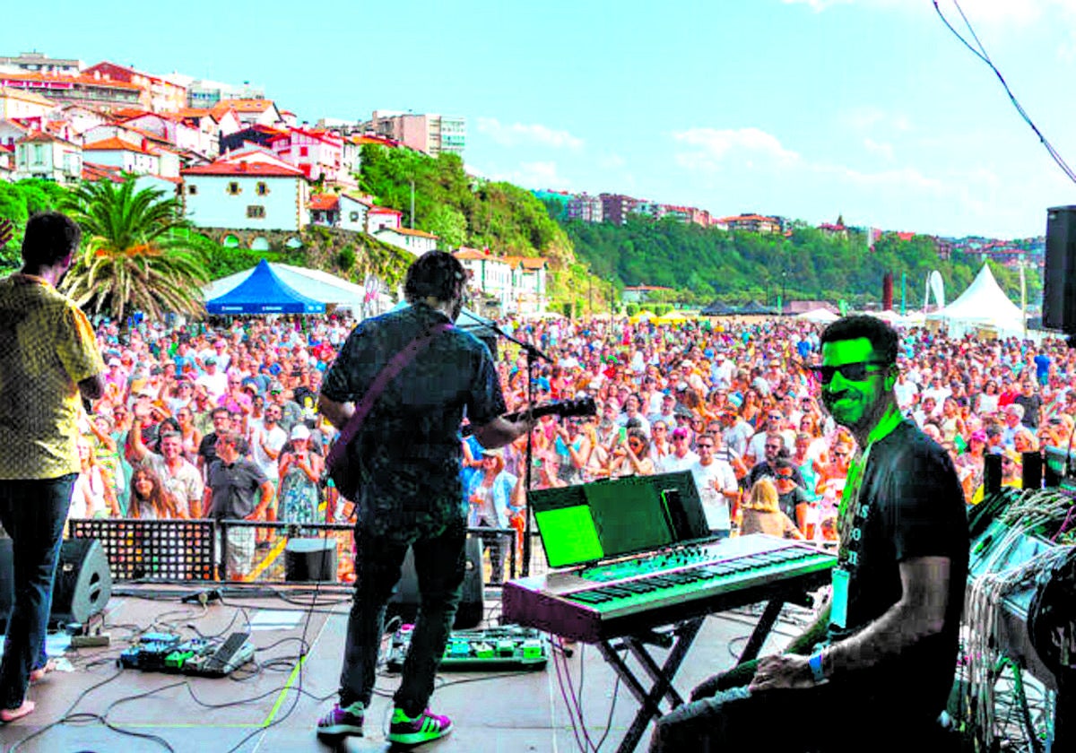 El festival concentra cada año a miles de personas en el Puerto Viejo de Algorta.