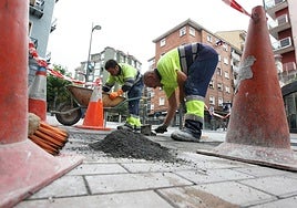El Ayuntamiento busca incorporar de manera temporal, entre otros puestos, varios operarios para el mantenimiento de colegios y viales.
