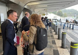 Más de media hora para coger un taxi en el aeropuerto de Loiu