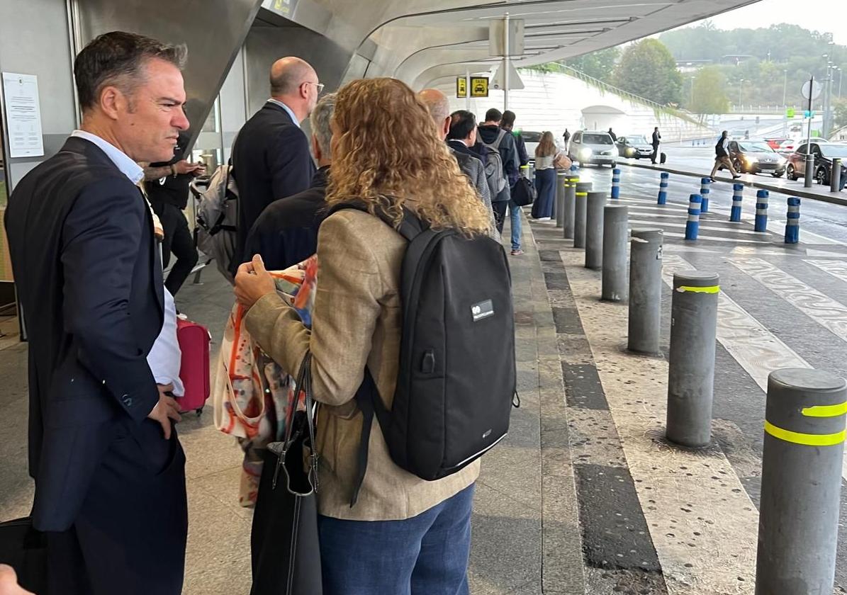 Más de media hora para coger un taxi en el aeropuerto de Loiu