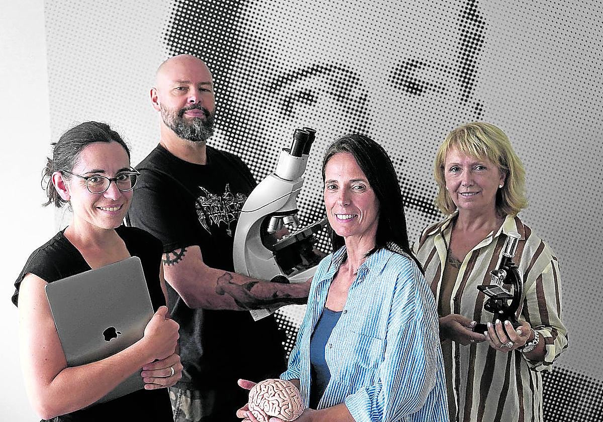 De izquierda a derecha, Nora Bengoa, Juan Manuel Encinas, Elena Alberdi y María Victoria Sánchez.