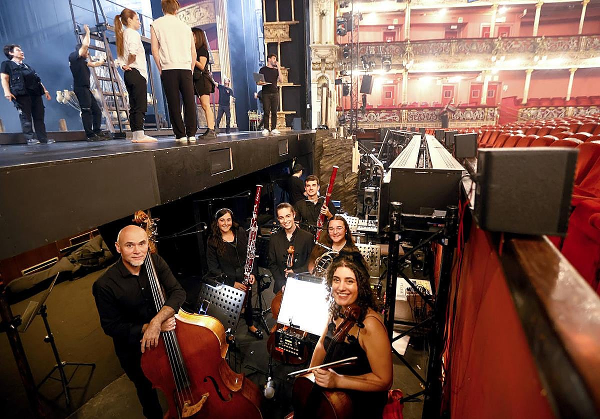 Los músicos bilbaínos, en el foso de la orquesta.