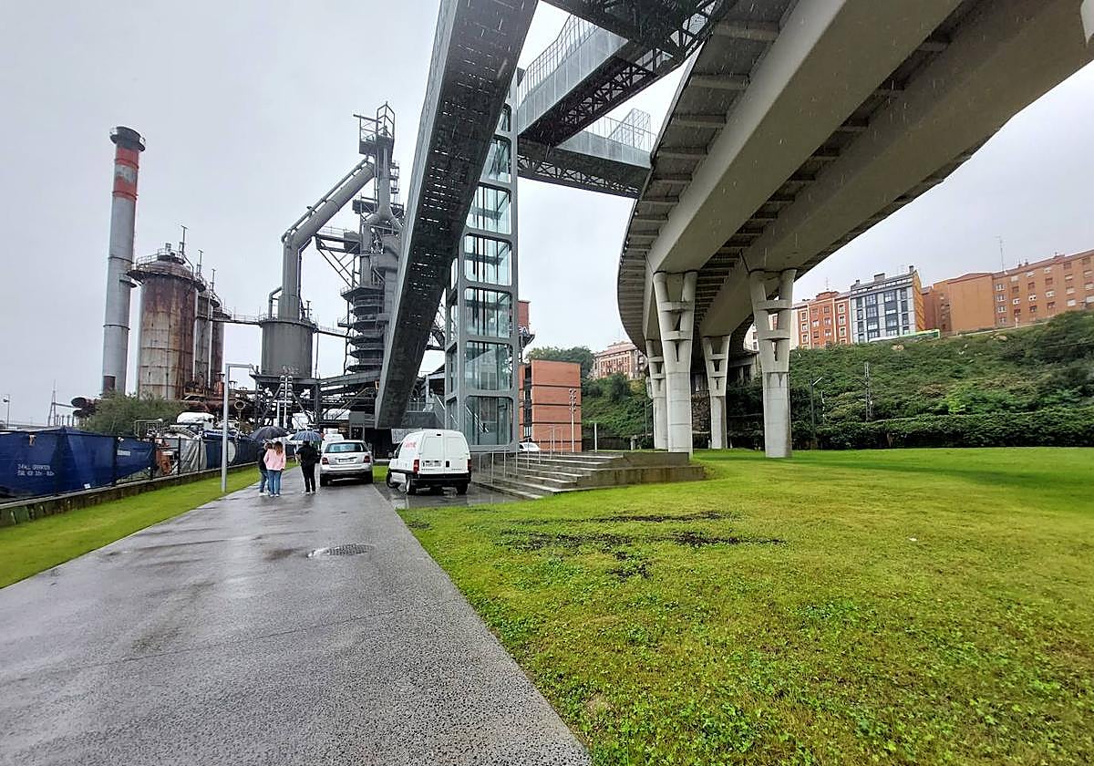 Parte del nuevo espacio público habilitado junto al Alto Horno.
