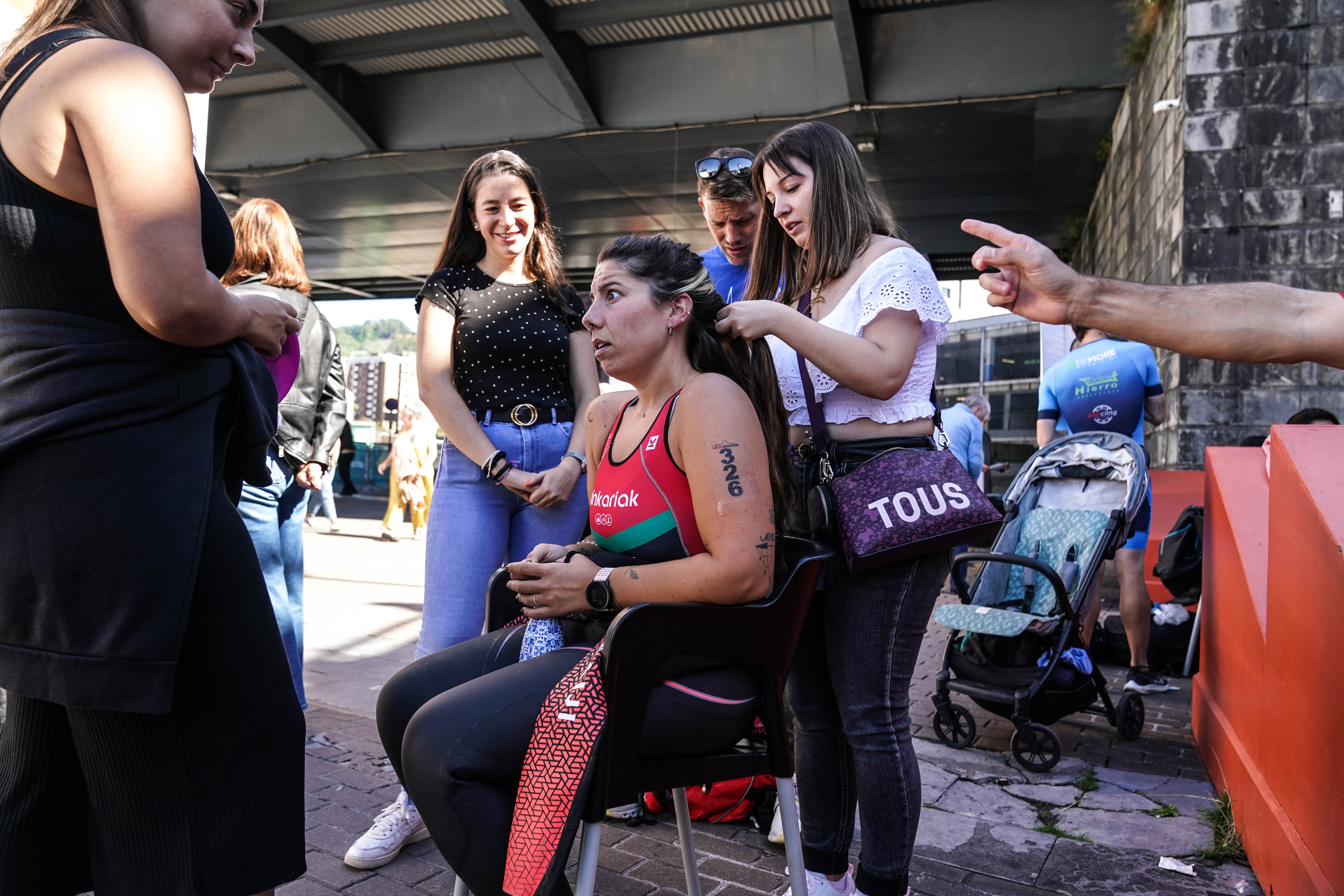 El espectáculo del Bilbao Triathlon inunda de atletas la ciudad