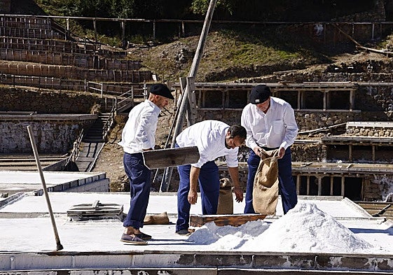 Fiesta del Entroje en Salinas de Añana.