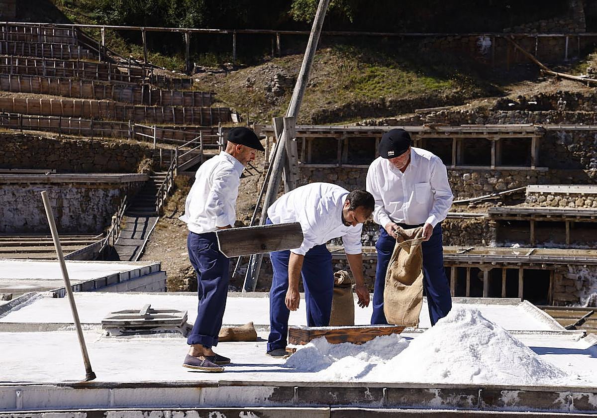 Fiesta del Entroje en Salinas de Añana.