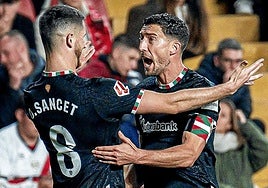 Sancet alza los brazos para celebrar su segundo gol de la tarde.