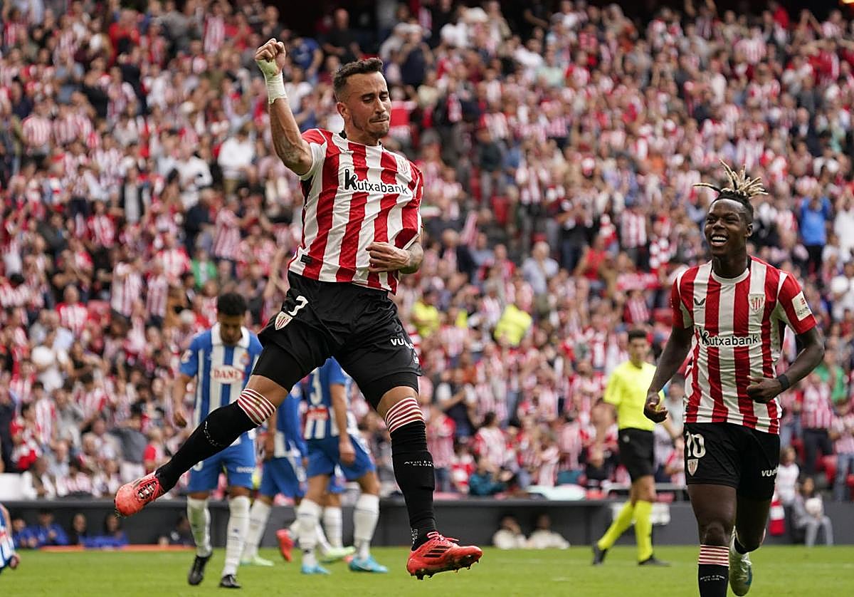 Berenguer celebra el cuarto del Athletic tras una gran jugada personal.