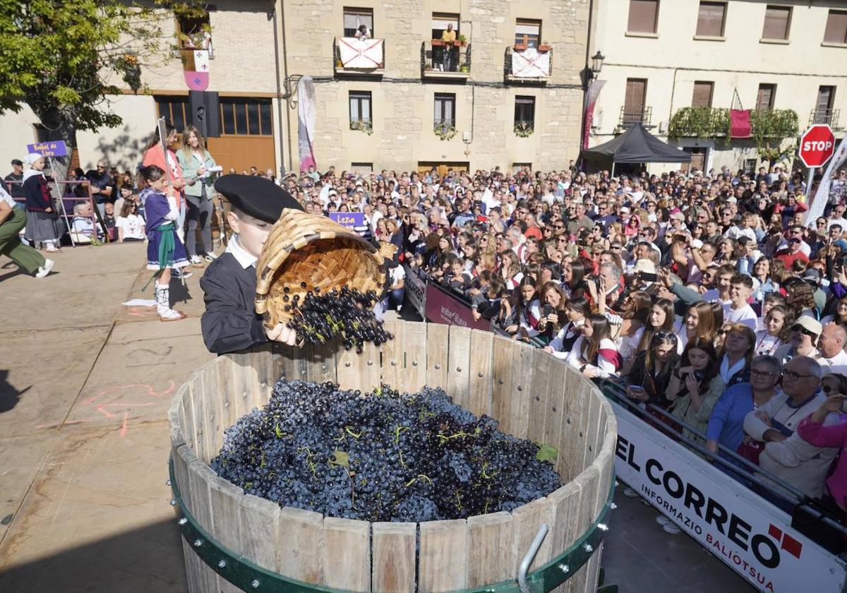 Miles de personas han asistido a la Fiesta de la Vendimia en Moreda.