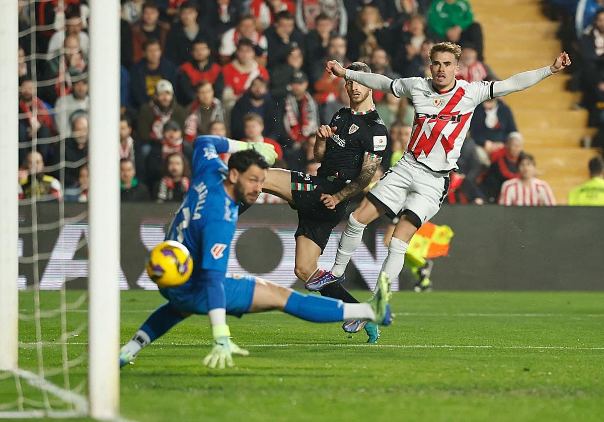 Así entró en la portería la genial volea de Sancet en el primer gol.