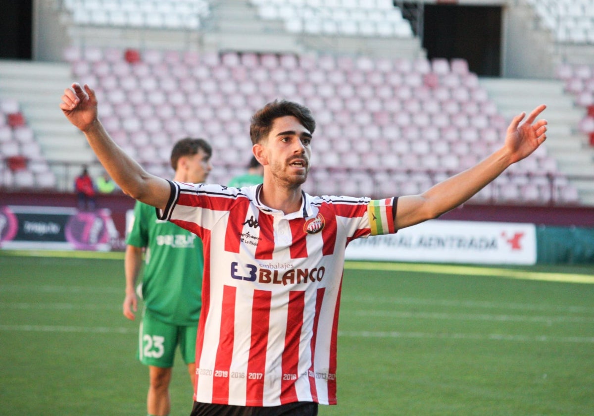 Diego Lamadrid anotó los dos goles que supusieron la remontada de la SD Logroñés ante el Arenas.