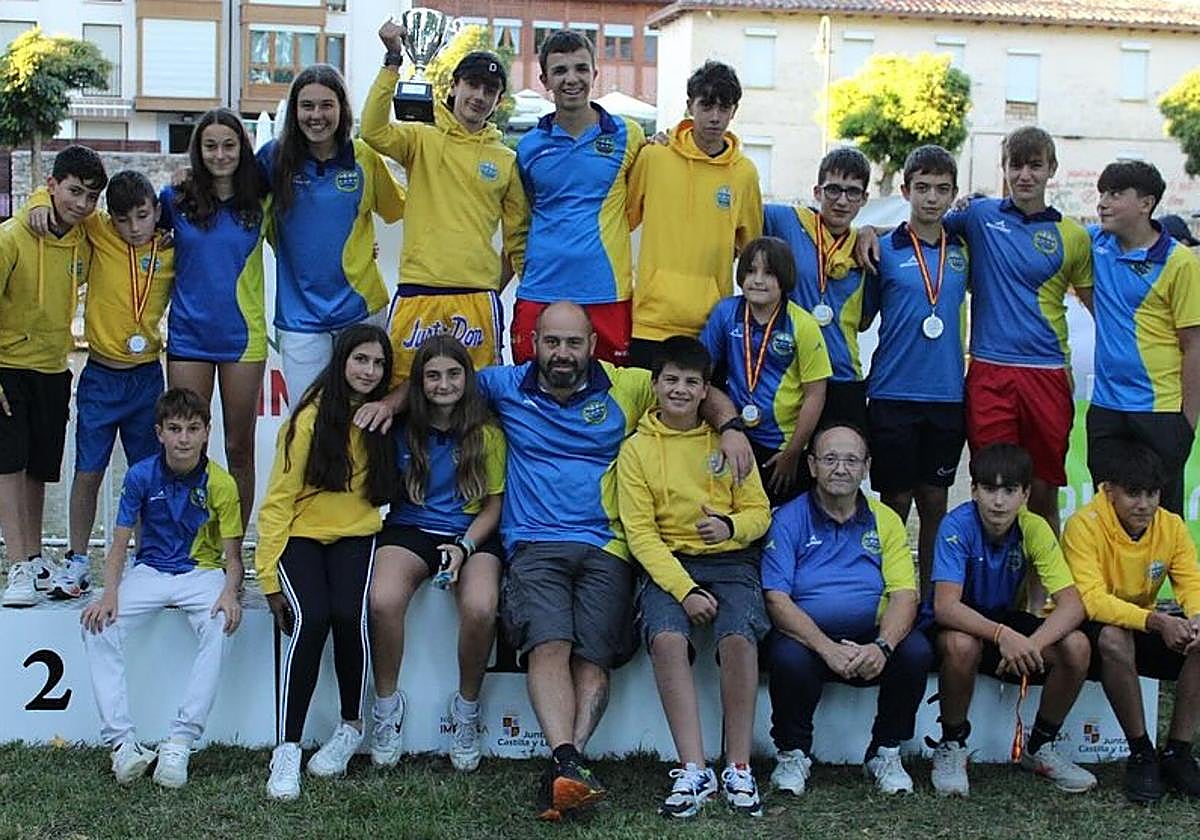 Foto de familia del club tras la última prueba disputada.