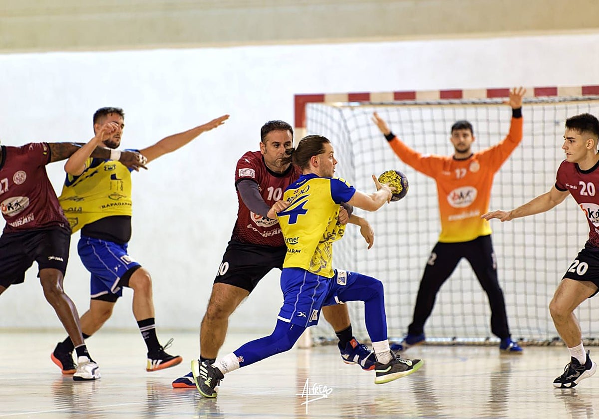 Una jugada de un partido del Trapagaran.