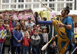 Un malabarista, en una edición pasada del Mercado Medieval.