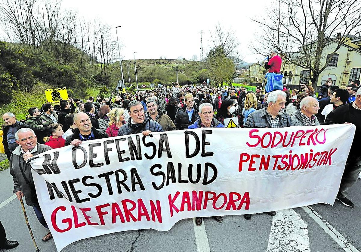 Una de las manifestaciones de vecinos convocadas contra la contaminación de Glefaran.