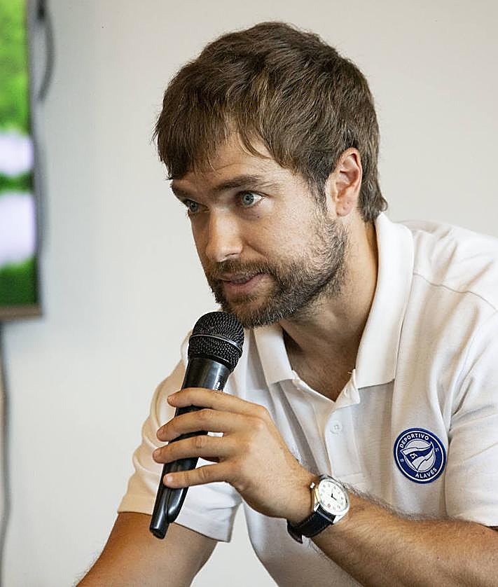 Imagen secundaria 2 - Laguardia apadrina la Escuela de Fútbol del Alavés