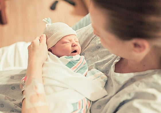 Euskadi plantea un plus de 140 euros en la RGI para las madres solteras que trabajen