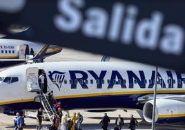 Ryanair devuelve a una pasajera el importe extra que le obligó a pagar por el equipaje de mano