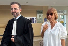 La víctima, Gisèle Pélicot, junto a su abogado.