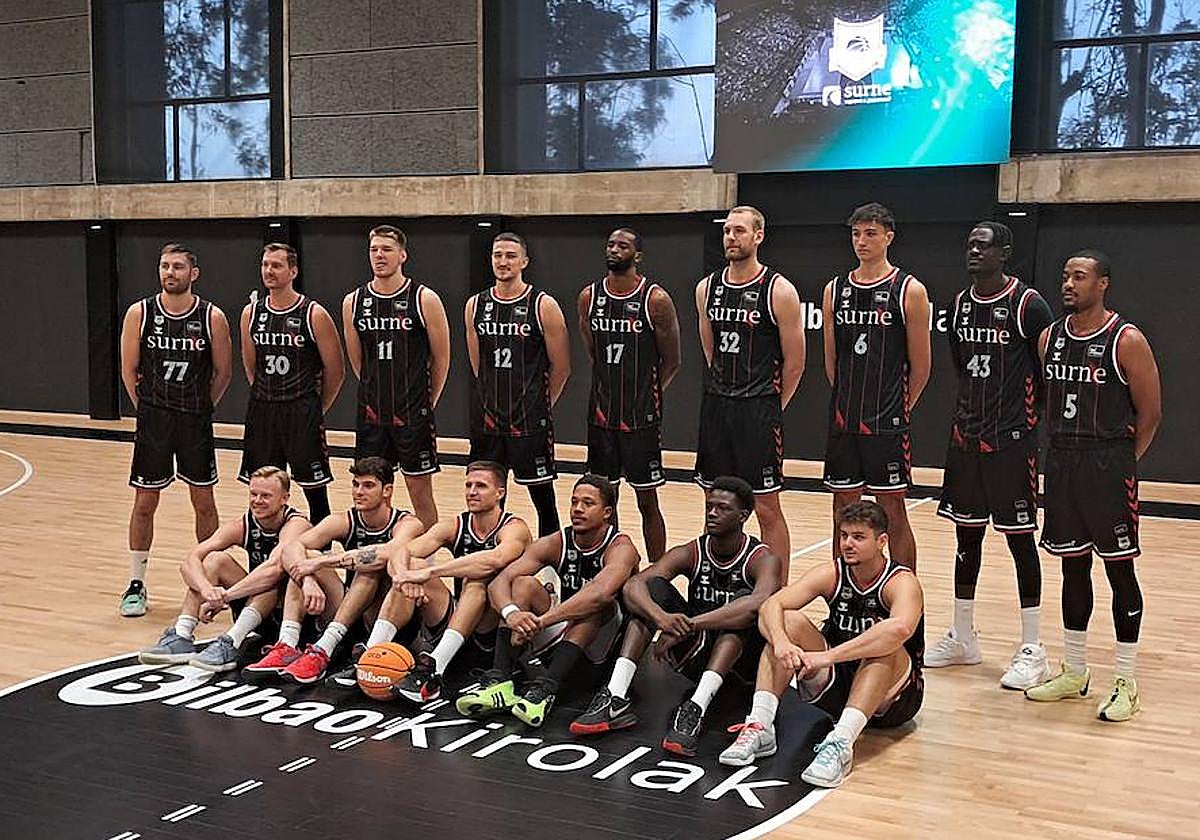 Plantilla del Bilbao Basket en Artxanda.