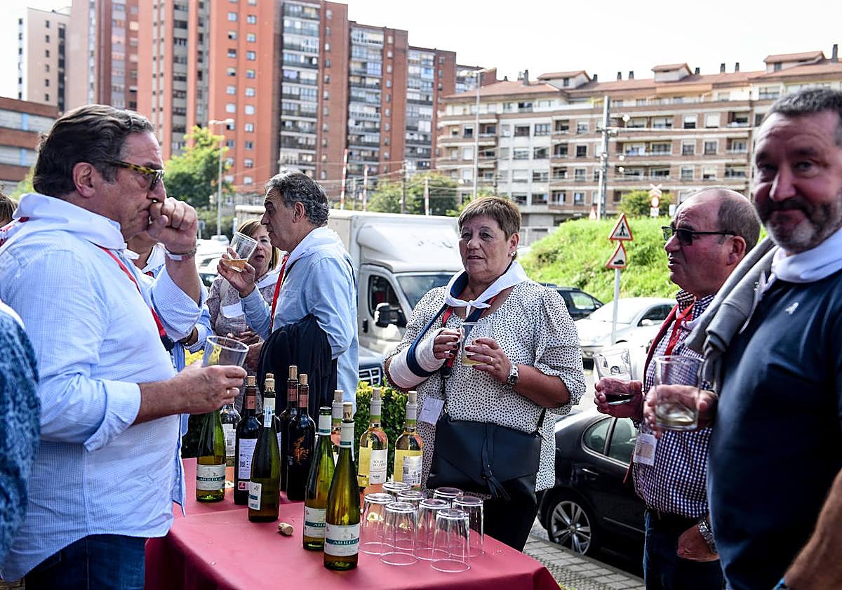 Imagen principal - La gran quedada de los Gurtubai en Basauri